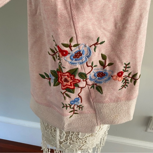 SUNDANCE Pink Floral Embroidered Crewneck Sweatshirt M - Picture 3 of 6